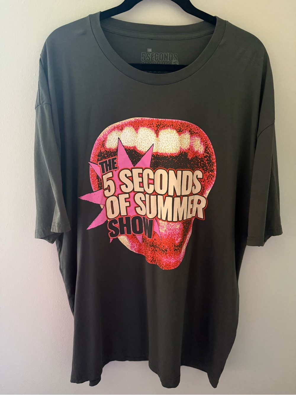 5SOS 2023 tour tshirt